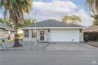 Building Photo - 2213 Lake View Dr