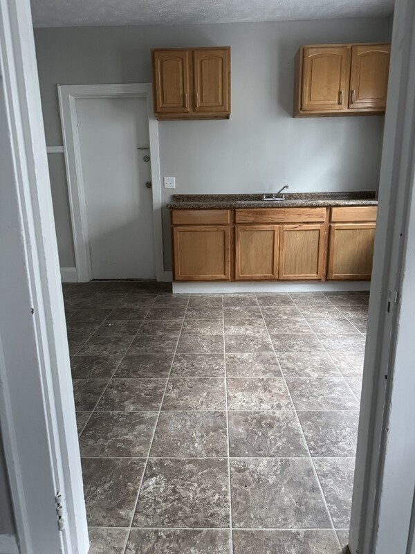 Building Photo - 4056 E 136th St