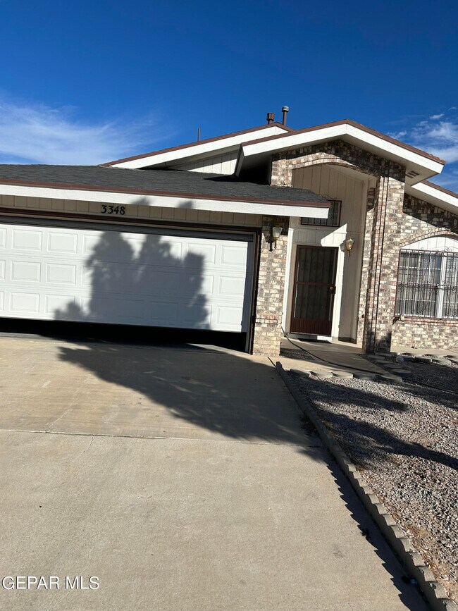 Foto del edificio - 3348 Pendleton St