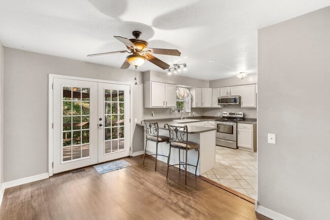 Building Photo - 161 Trent St