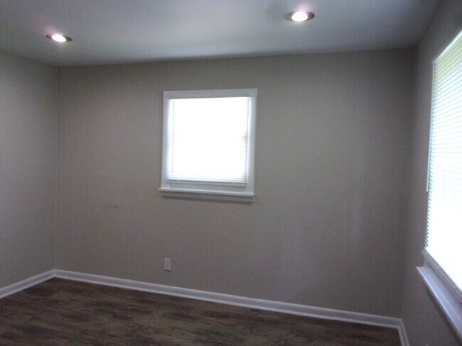 Foto del edificio - Recently Refreshed 2 Bedroom 1 Bath Home Minutes from Uptown Charlotte