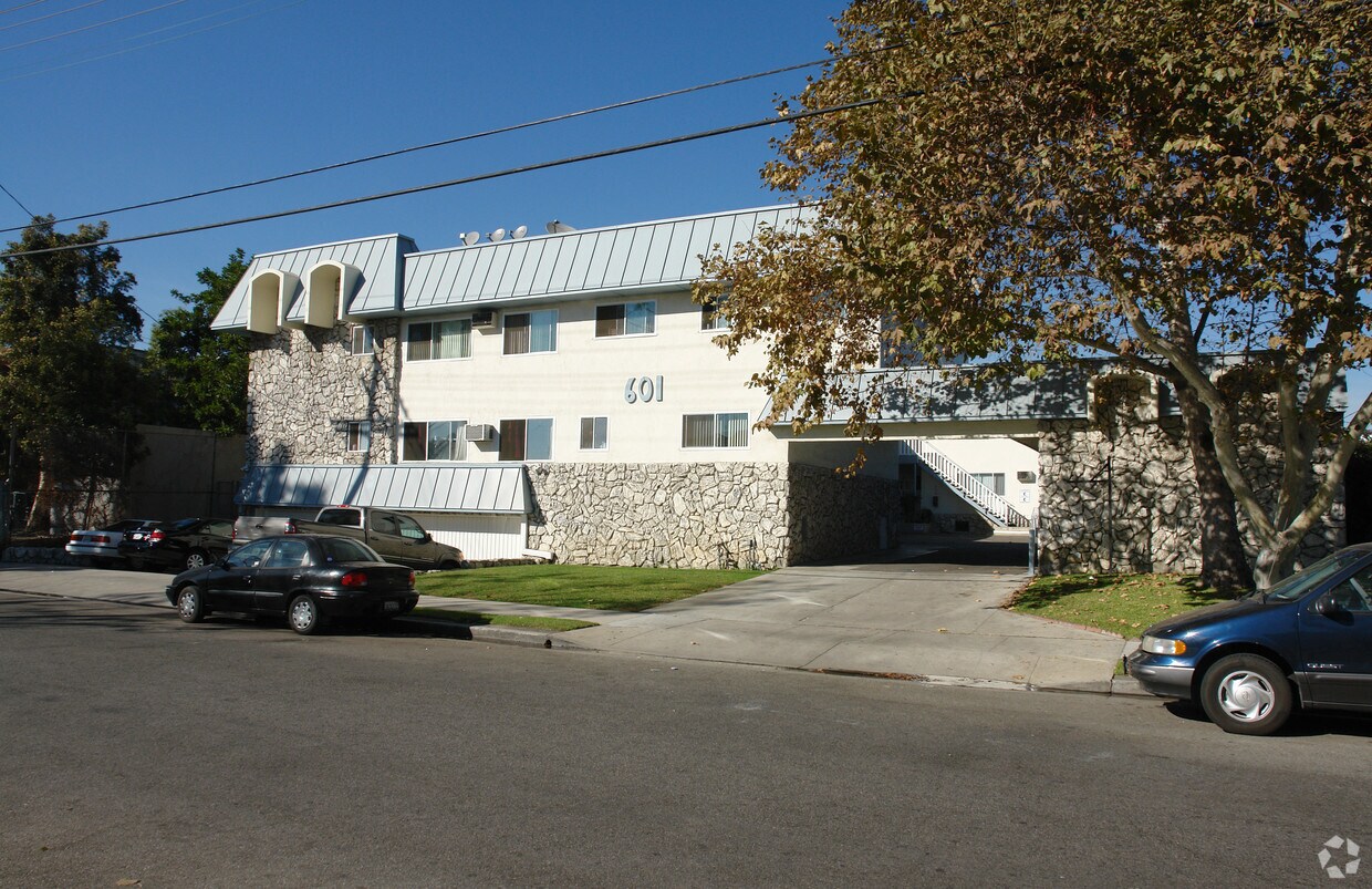 Primary Photo - 601 E Acacia Ave