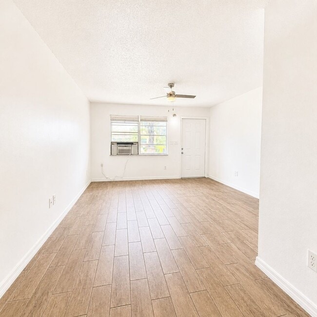Building Photo - 721/723 Burdick Ave