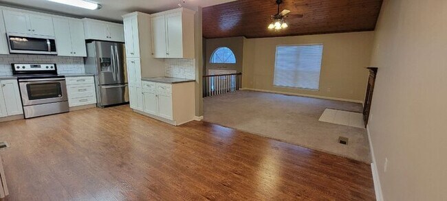 Foto del edificio - 6141 Blue Ash Dr