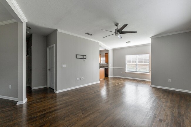 Foto del edificio - 6105 Regency Ct