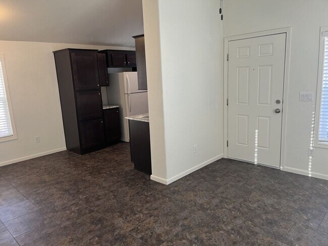 Foto del edificio - 5303 E Twain Ave