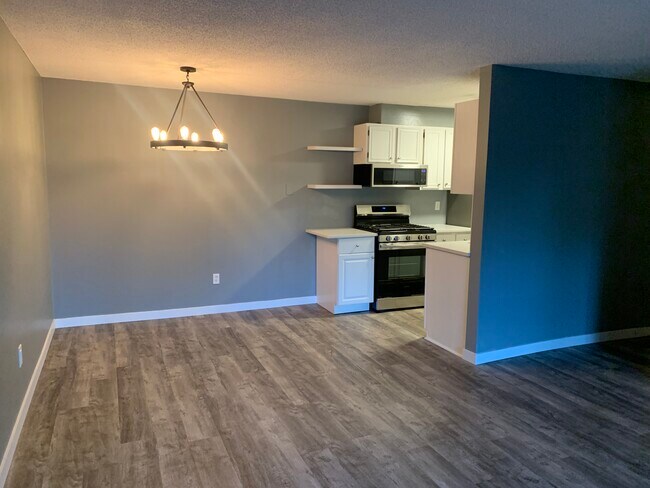 Dinette - 4820 Park Commons Dr