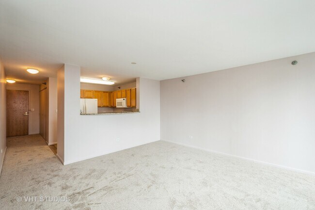 Building Photo - 345 N La Salle Dr