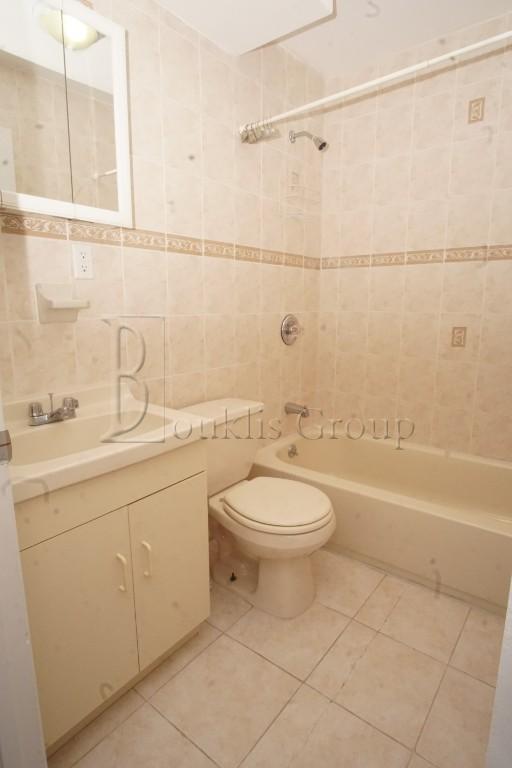 Foto del edificio - 3 bedroom in BRONX NY 10471