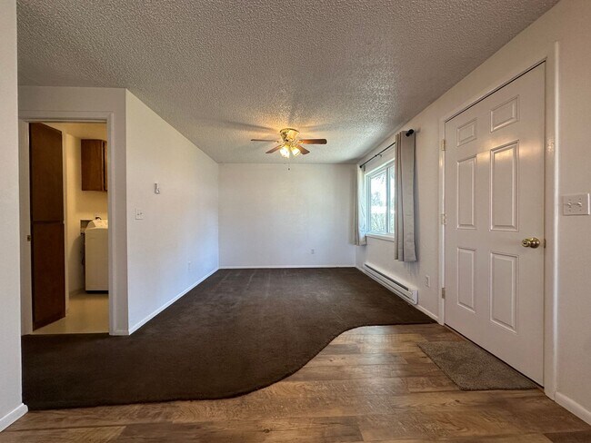 Foto del edificio - 2bed, 1bath, 800 Sq.ft. apartment - Nampa - Near NNU
