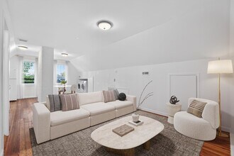 Building Photo - 42 Duer Pl