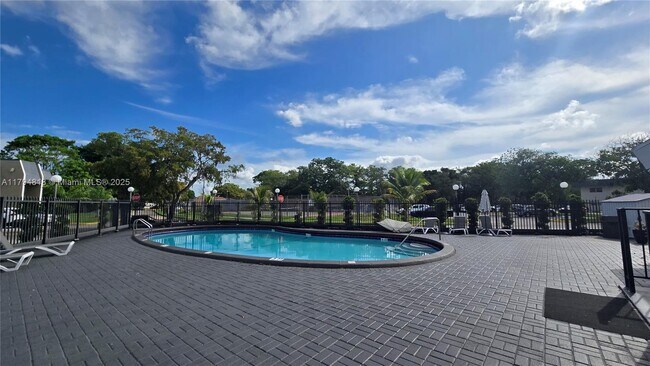 Foto del edificio - 7801 S Colony Cir
