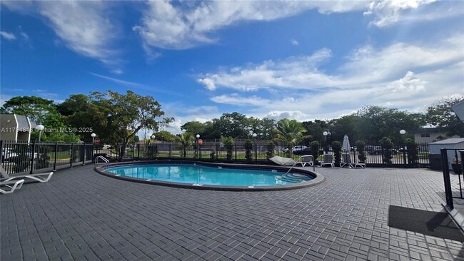 Building Photo - 7801 S Colony Cir