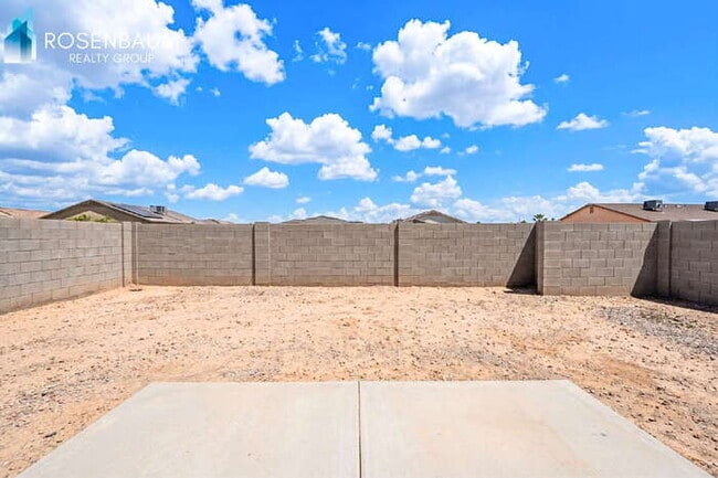 Building Photo - 10758 W Carousel Dr
