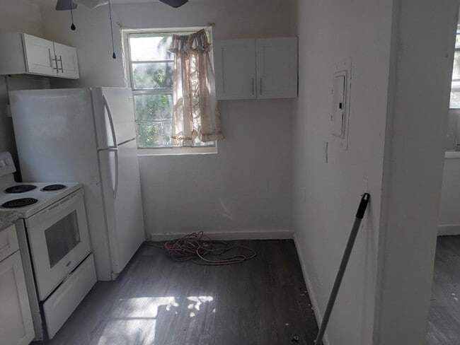 Building Photo - 119 NE 63rd St