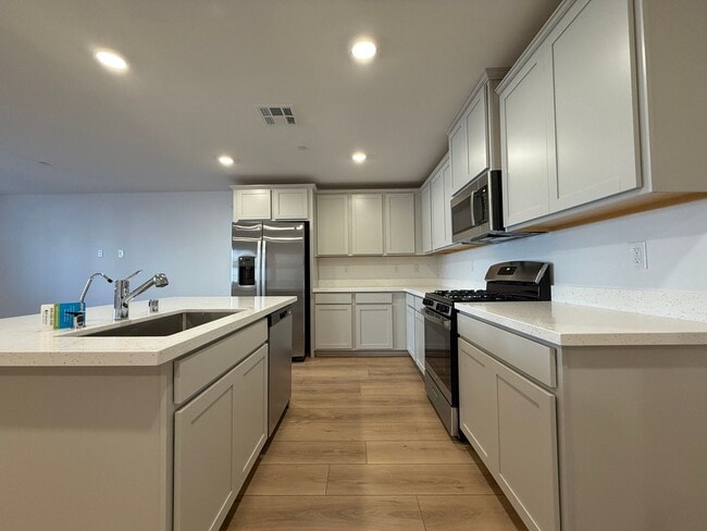 Building Photo - ONLY 1 YEAR OLD, 3BD/2.5BA luxury townhome in Skye Canyon