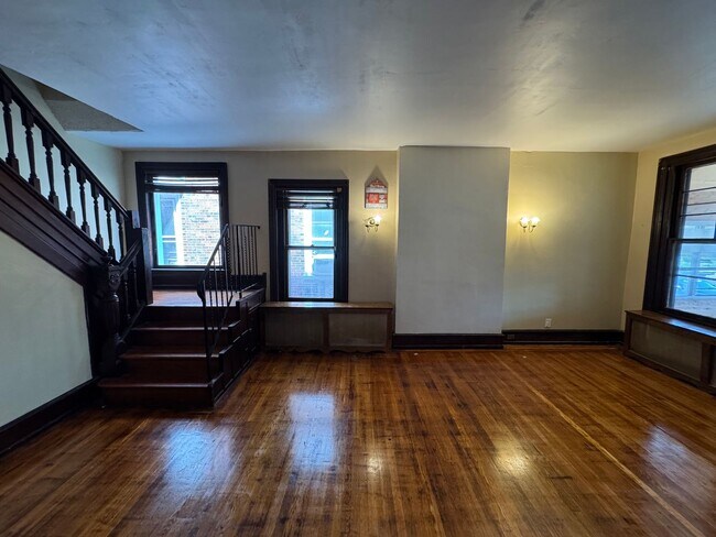 Foto del edificio - Beautiful 4-Bedroom Twin Home in Elmwood P...