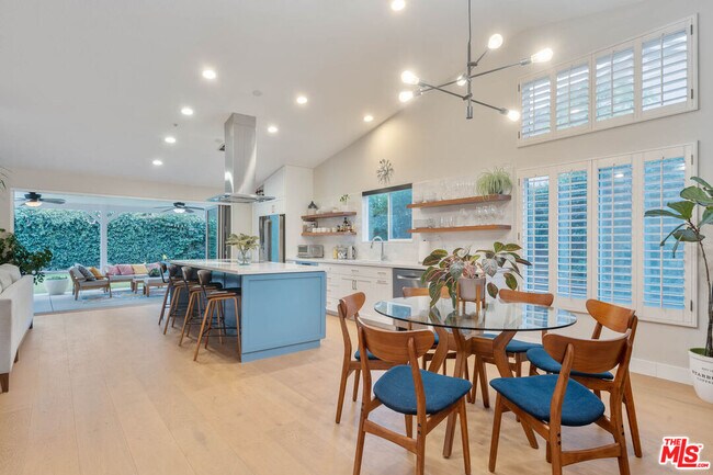 Foto del edificio - 1220 Dincara Rd