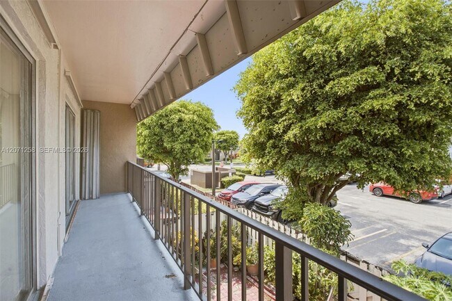 Building Photo - 810 SW 129th Pl