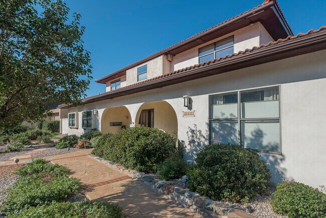 Building Photo - 1105 Rocky Point Ct NE