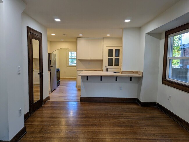 Building Photo - 5432 College Ave