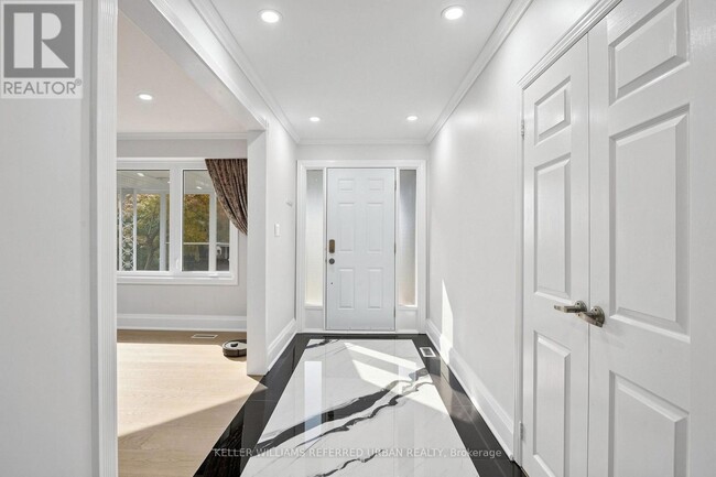 Building Photo - 32 Wycliffe Crescent