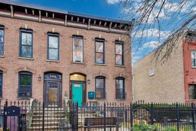 Building Photo - 902 S Claremont Ave