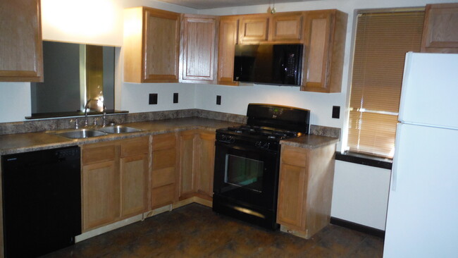Kitchen - 289 Ewing St