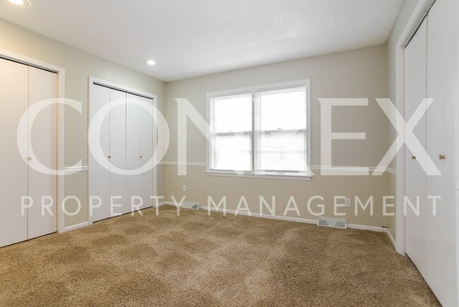 Building Photo - Stunning 3 Bedroom Raised Ranch in Indepen...