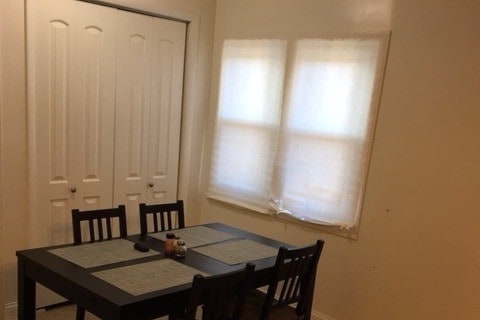 DINNING - 4555 W Wellington Ave