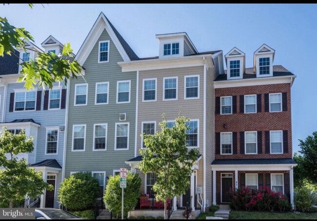 Building Photo - 81 Linden Pl