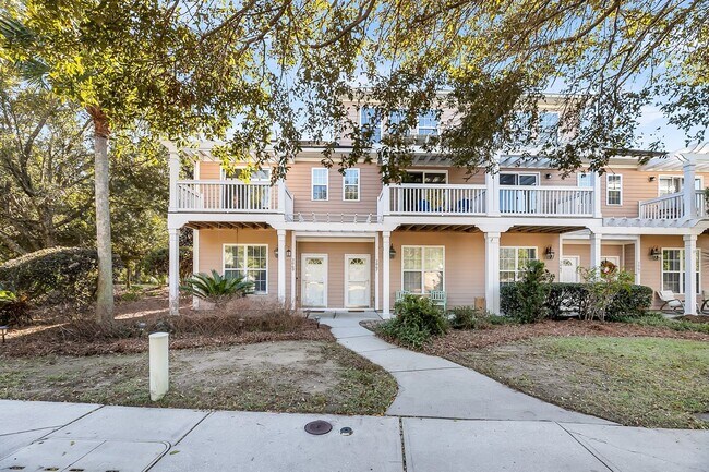 Foto del edificio - Whitney Lakes End Unit Townhome on Johns Island