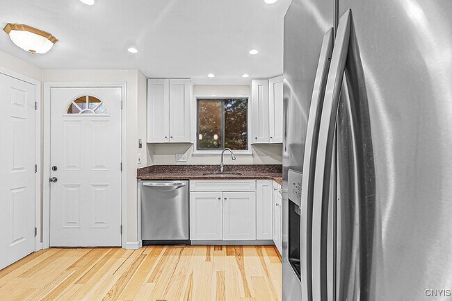 Building Photo - 18 Chestnut Hls