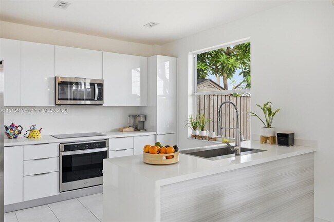 Foto del edificio - 16061 NW 24th St