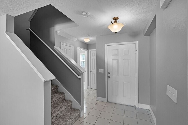 Foto del edificio - 2/2.5/2 Plus Loft in Gated Winter Garden C...