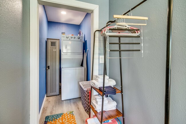 Building Photo - 1002 Brothers Ave.