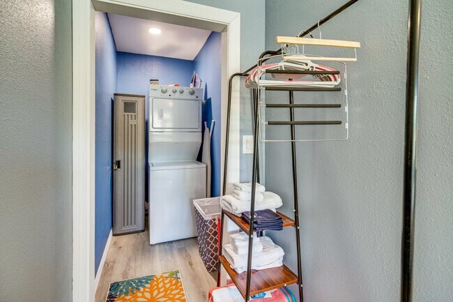 Foto del edificio - 1002 Brothers Ave.