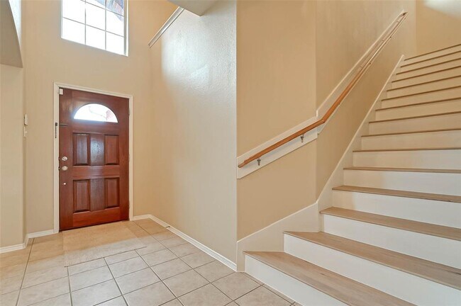 Building Photo - 28535 Lockeridge View Dr