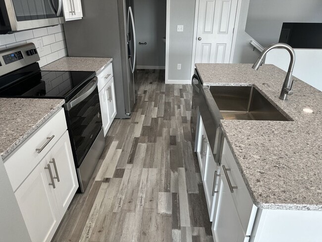 Building Photo - Stunning Modern Home for Rent - 117 Marsha...