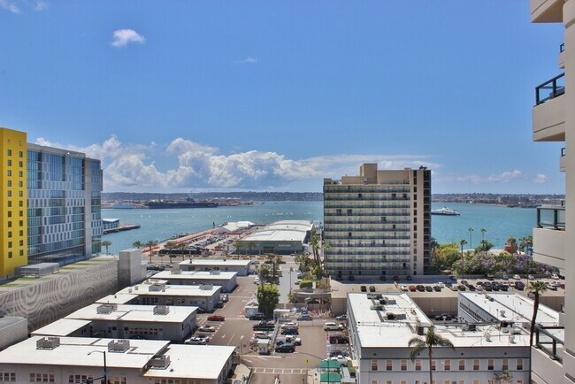 Building Photo - Stunning 2B/2BA Condo in The Grande w/ Swe...