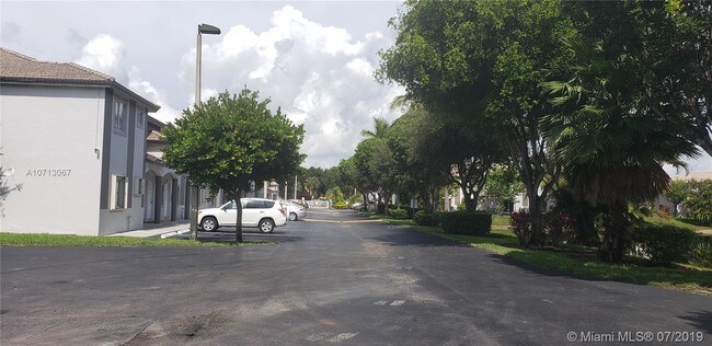Foto del edificio - 5725 NW 109th Ave