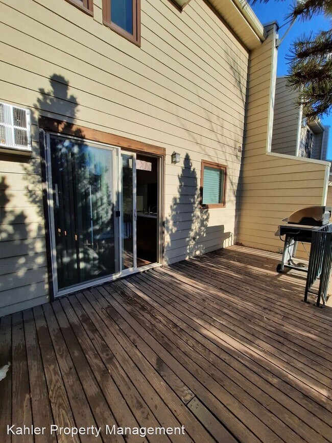 Building Photo - 2 br, 1.5 bath House - 220 44th St 1B