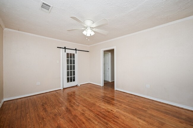 Building Photo - 416 N Houston Ave