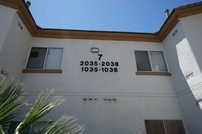 Foto del edificio - 5655 E Sahara Ave