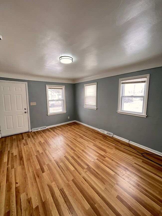 Building Photo - Charming 3-Bedroom Home with Modern Comfor...