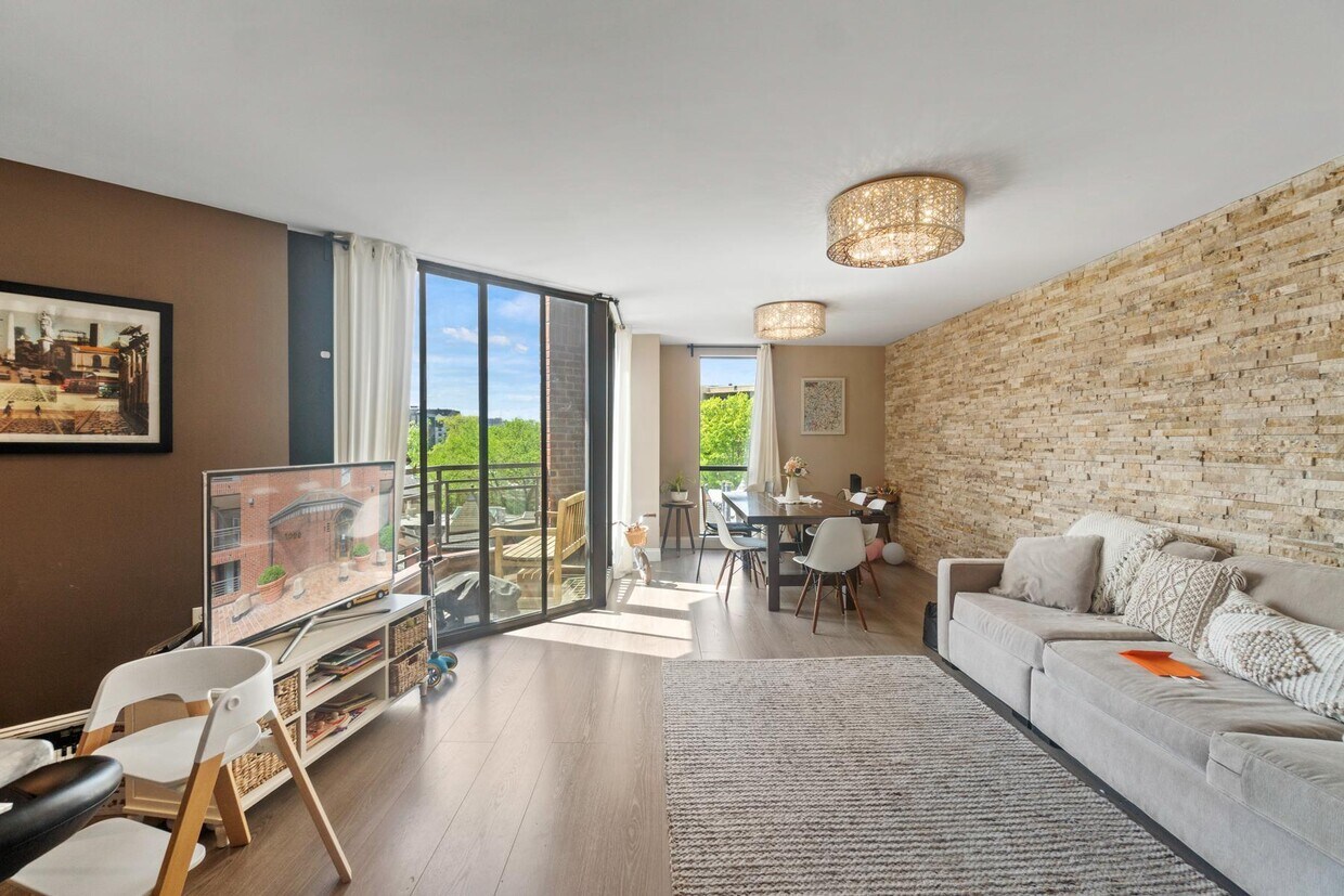 Foto principal - 1099 22nd St NW