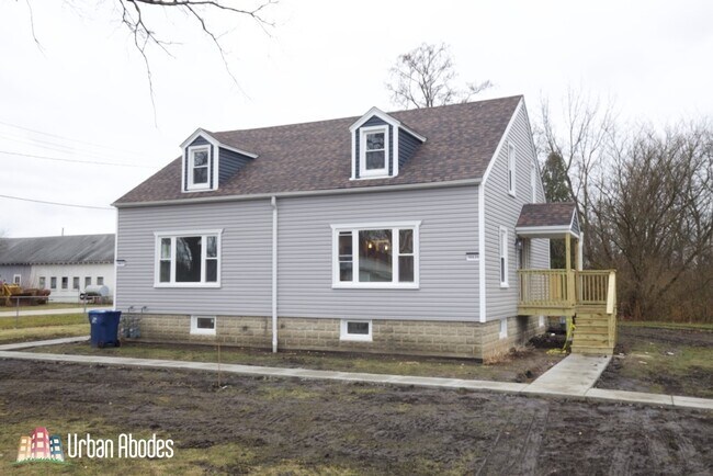 Building Photo - 16637 W Brockman Ave