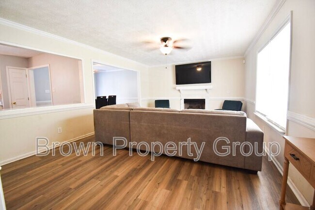 Foto del edificio - 624 Porter Rd