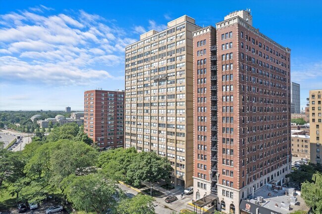 Building Photo - 5530 S Shore Dr