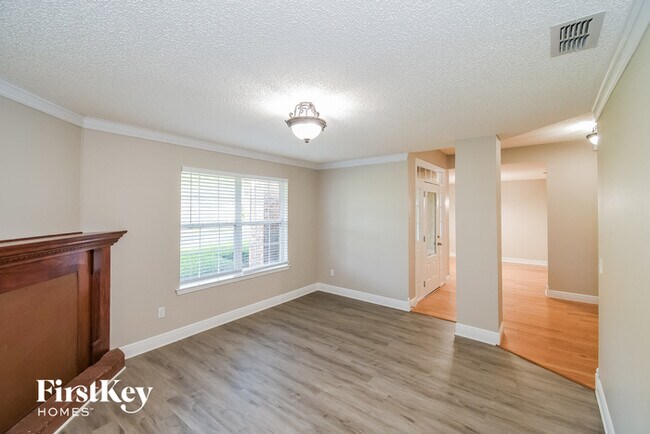 Building Photo - 121 The Vinings Dr